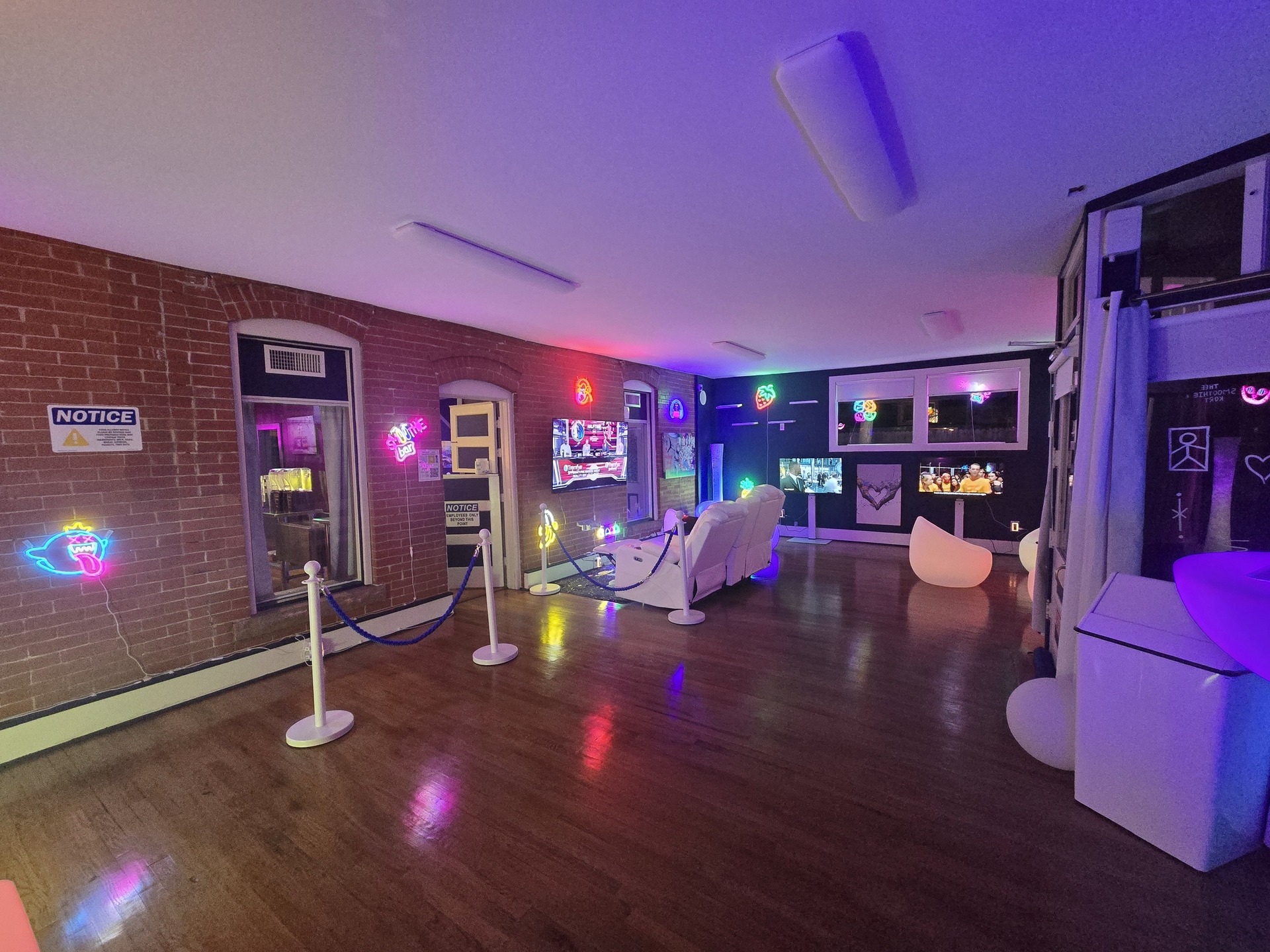 Lounge Interior 2